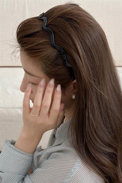 Siyah Renk Kıvrımlı Taç