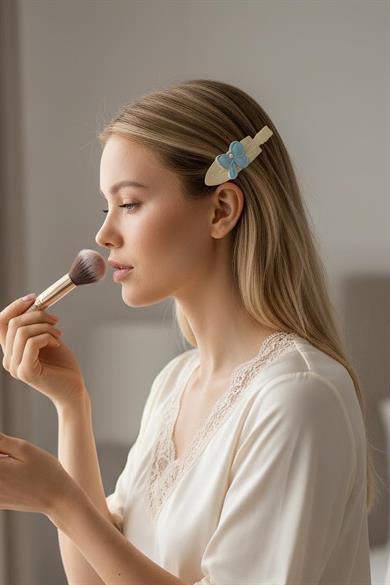 Krem Renk Kurdele Detaylı Yan Toka