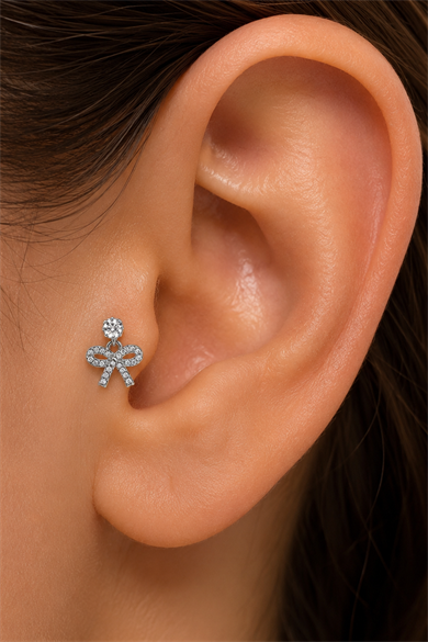 Gümüş  Renk Kurdele  Figürlü  Taşlı Cerrahi Çelik Tragus/Kıkırdak Küpe/Piercing (Tek)