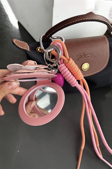 Pembe Renk Çiçek Ve Kalp Figürlü Ayna Detaylı Çanta Charm/ Anahtarlık
