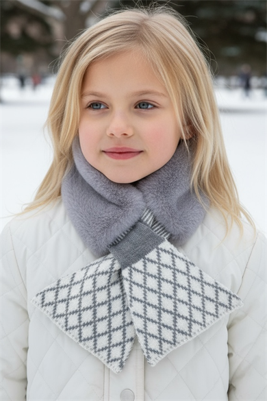 Gri Ve Beyaz Renk Çizgi Detaylı Çocuk Peluş Atkı