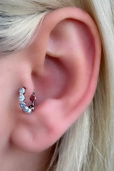Gümüş Renk Taş Detaylı Halka Çelik Tragus/Kıkırdak Küpe/Piercing (Tek)