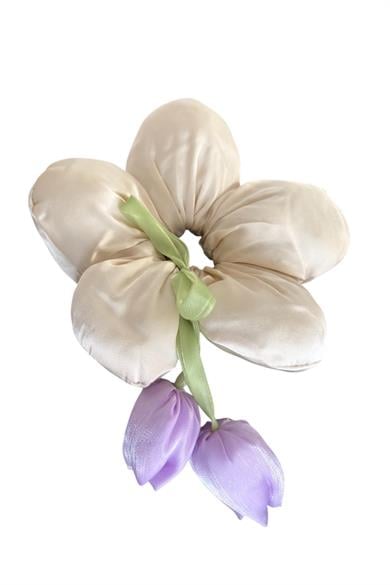 Krem Renk Çiçek Figürlü Sallantılı Simit Toka