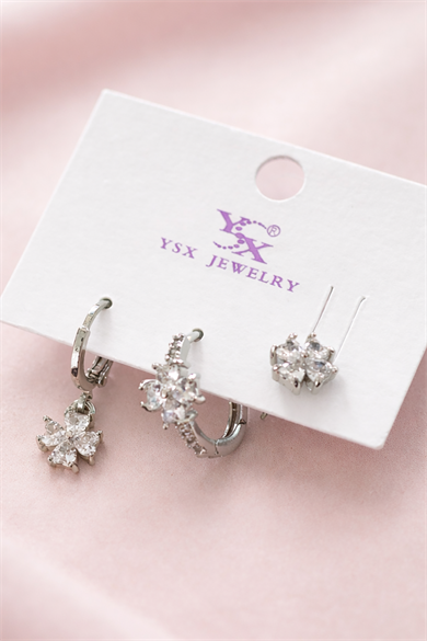 Gümüş Renk Çiçek Figürlü Taş Detaylı 3lü YSX Küpe 