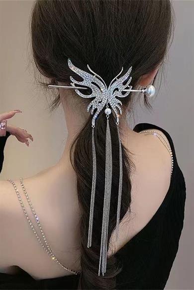 Gümüş Renk Kelebek Figürlü Taşlı Sallantılı Topuz Toka