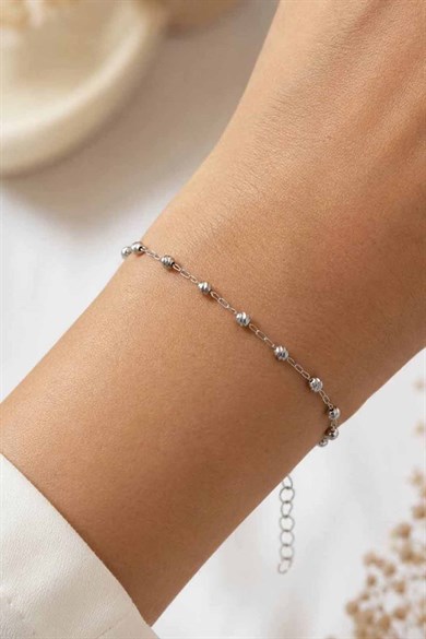 Gümüş Renk Top Detaylı Bileklik