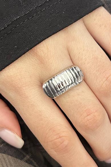 Gümüş Renk Çizgi Detaylı Ayarlanabilir Çelik Yüzük