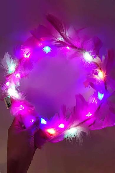 Pembe Renk Tüy Detaylı Işıklı Taç