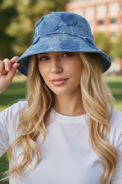 Mavi Renk Kalp Figürlü Tasarım Şapka