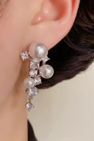 Altın Renk İnci Ve Taş Detaylı Küpe (Çift)