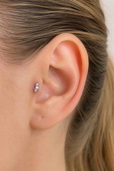 Gümüş Renk Taşlı Cerrahi Çelik Tragus/Kıkırdak Küpe/Piercing (Tek)