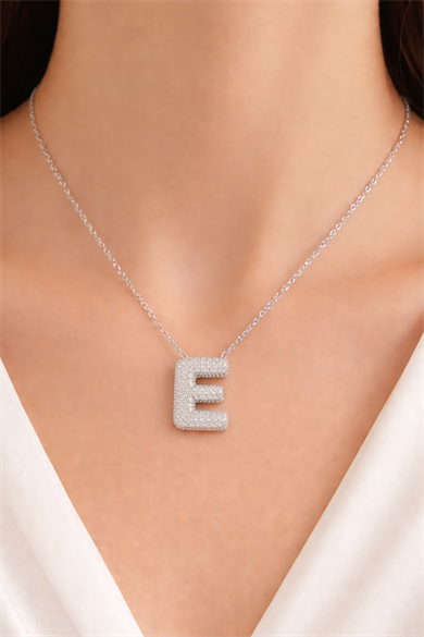 Gümüş Renk E Harf Taş Detaylı Çelik Kolye