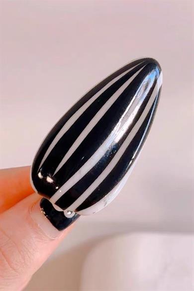 Çekirdek Figürlü Yan Toka