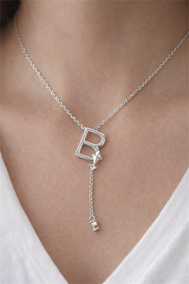 Gümüş Renk B Harfli Taş Detaylı Çelik Kolye
