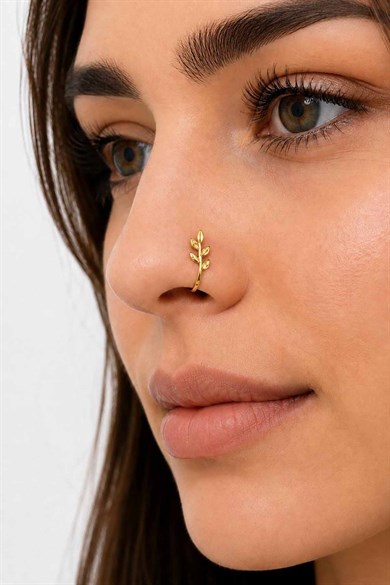 Altın Renk Yaprak Figürlü Taş Detaylı Cerrahi Çelik Deliksiz Kulak/Burun Piercing 