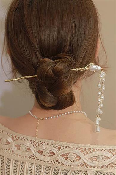 Altın Renk İnci Detaylı Sallantılı Topuz Toka