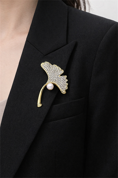 Altın Renk İnci Detaylı Taşlı Broş