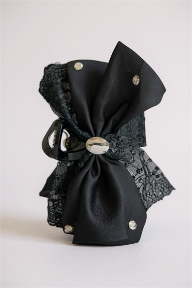 Siyah Renk Taş Detaylı Kurdele Figürlü Mandal Toka