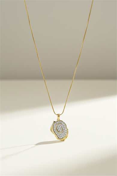 Altın Renk G Harf Taş Detaylı Çelik Kolye