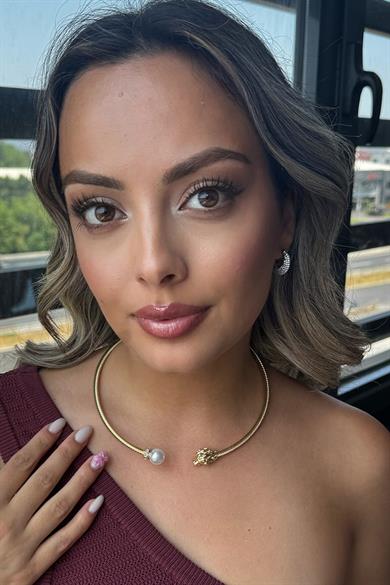 Altın Renk Aslan Figürlü İnci Detaylı Metal Choker Kolye