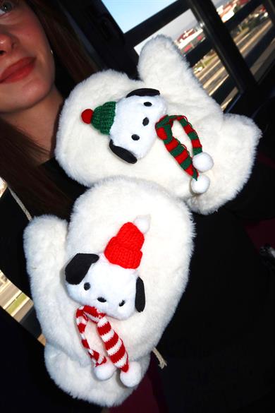 Krem Renk Köpek Figürlü Askılı Peluş Eldiven