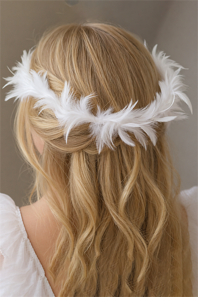 Beyaz Renk Tüy Detaylı Işıklı Taç