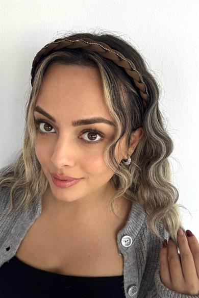 Kahverengi Taş Detaylı Taç