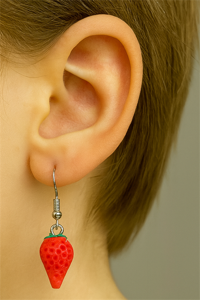 Kırmızı Renk Çilek Figürlü Çocuk Küpe (Çift)