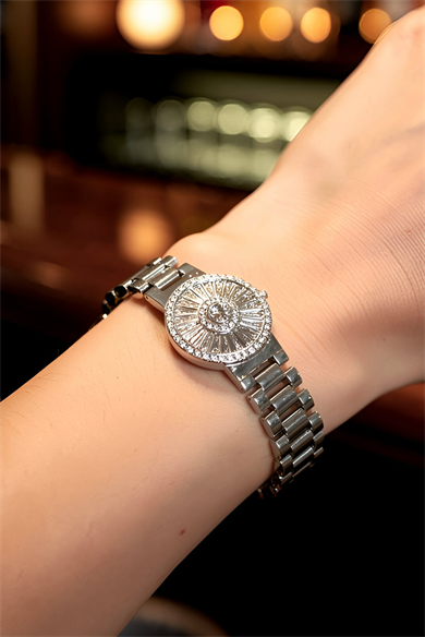 Gümüş Renk Taş Detaylı 14K Altın Kaplama CM Zincir Bileklik