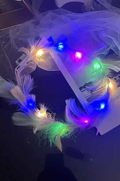 Beyaz Renk Tüy Detaylı Işıklı Taç