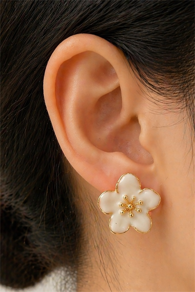 Beyaz Renk Çiçek Figürlü Küpe (Çift)