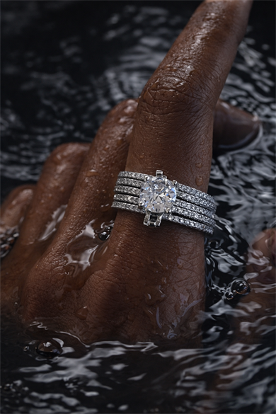 Gümüş Renk Tektaş Detaylı Taşlı Yüzük