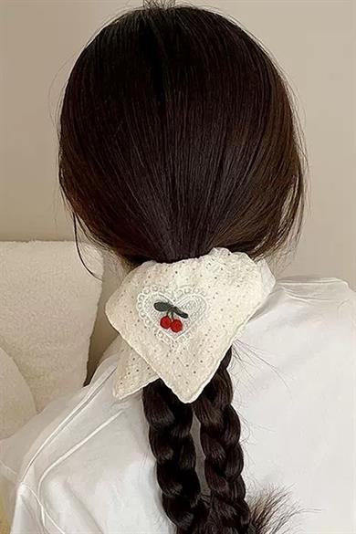 Krem Renk Kiraz Figürlü Simit Toka