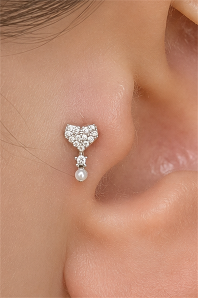 Gümüş Renk Kalp Figürlü Taşlı Cerrahi Çelik Tragus/Kıkırdak Küpe/Piercing (Tek)