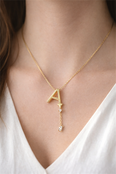 Altın Renk A Harfli Taş Detaylı Çelik Kolye