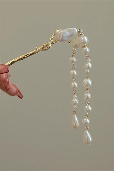 Altın Renk İnci Detaylı Sallantılı Topuz Toka