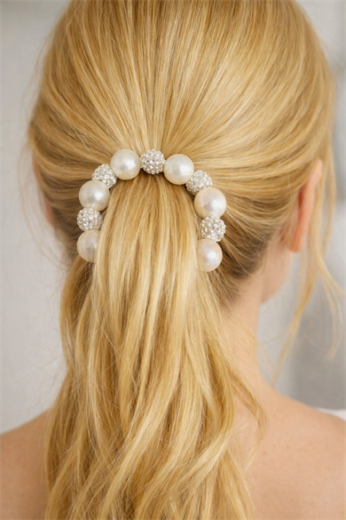 Beyaz Renk İnci Ve Taş Detaylı Lastik Toka