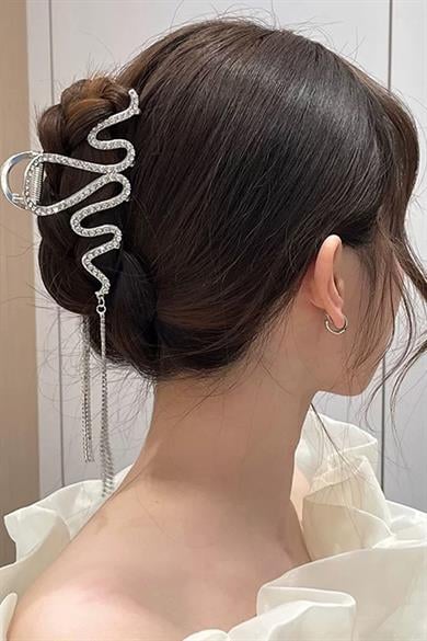 Gümüş Renk Yılan Figürlü Taş Detaylı Sallantılı Metal Mandal Toka