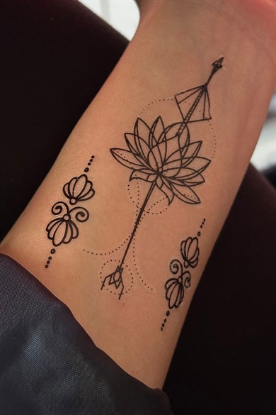 Göğüs Arası Lotus Geçici Dövme Tattoo