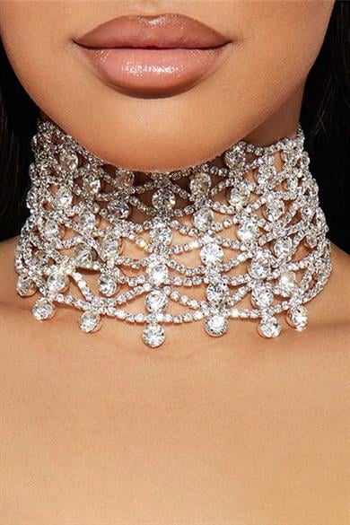 Gümüş Renk Taş Detaylı Tasarım Abiye Kolye