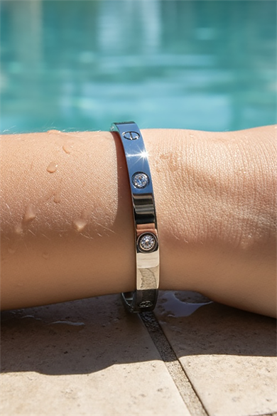 Gümüş Renk Taş Detaylı Çelik Kelepçe Bileklik