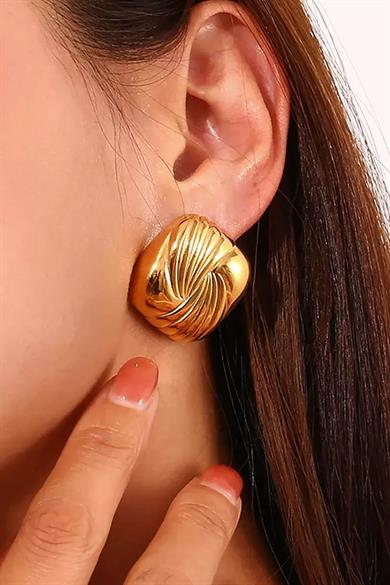 Altın Renk Çizgi Detaylı Çelik Küpe (Çift)