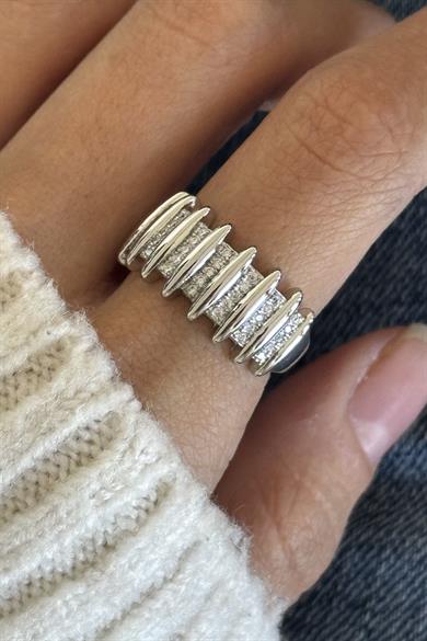 Gümüş Renk Taş Detaylı Ayarlanabilir Çelik Yüzük