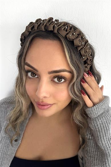 Kahverengi Taş Detaylı Taç