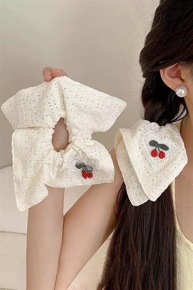 Krem Renk Kiraz Figürlü Simit Toka