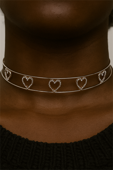 Gümüş Renk Kalp Figürlü Taş Detaylı Choker Kolye