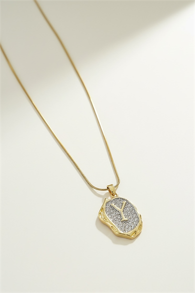 Altın Renk Y Harf Taş Detaylı Çelik Kolye