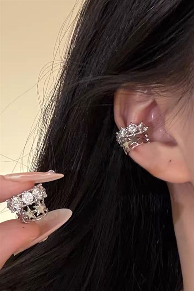 Gümüş Renk Yıldız Detaylı Taşlı Ear Cuff/Kulak Aksesuarı (Tek)