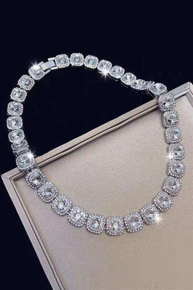 Gümüş Renk Taş Detaylı Unisex VİP Tasarım Kolye