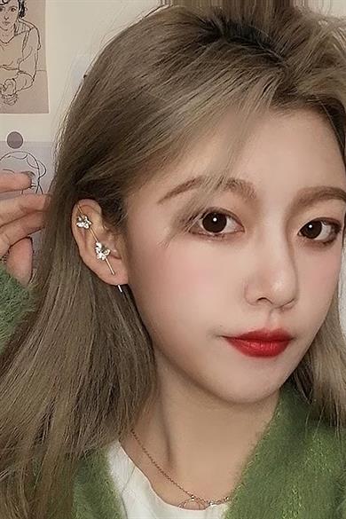 Altın Renk Kelebek Figürlü Taş Detaylı Çelik Xuping Küpe (Çift)